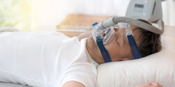 Image of a man wearing a CPAP mask 
